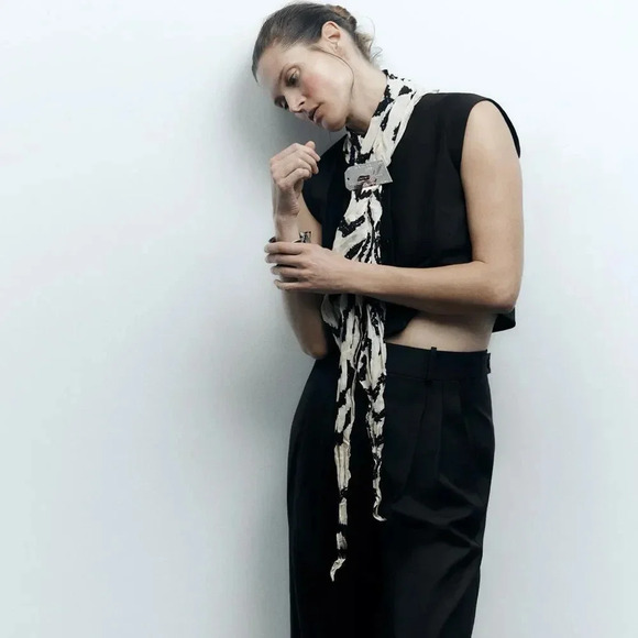 ZARA PLAQUE BROOCH WITH TEXT - Picture 6 of 9